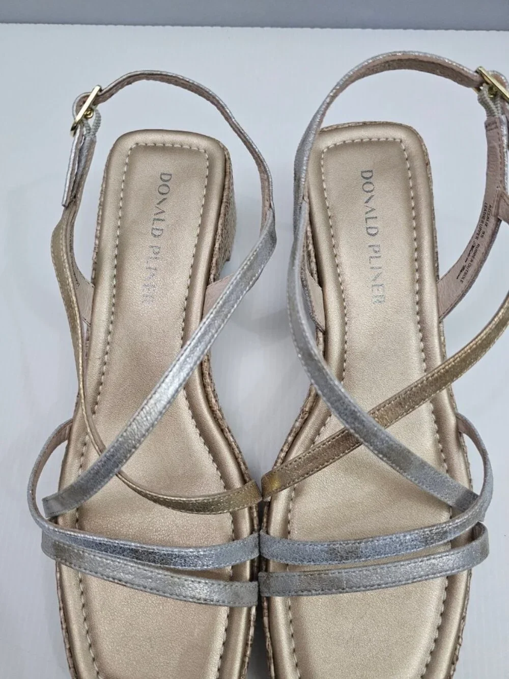 Donald Pliner Rosalie Strappy Wedge Sandal Womens 9.5 Platino Gold Leather NEW